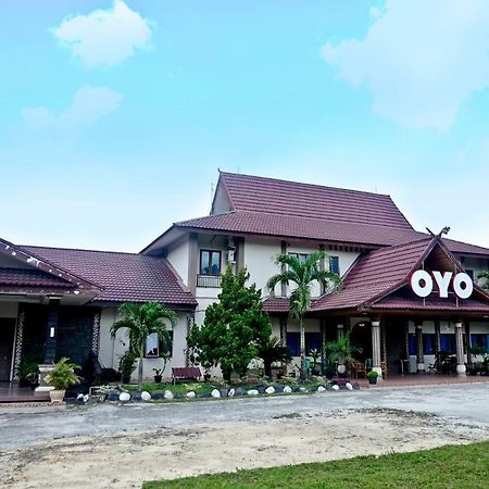 Oyo 627 Tirta Kencana Syariah Hotel Pekanbaru Luaran gambar