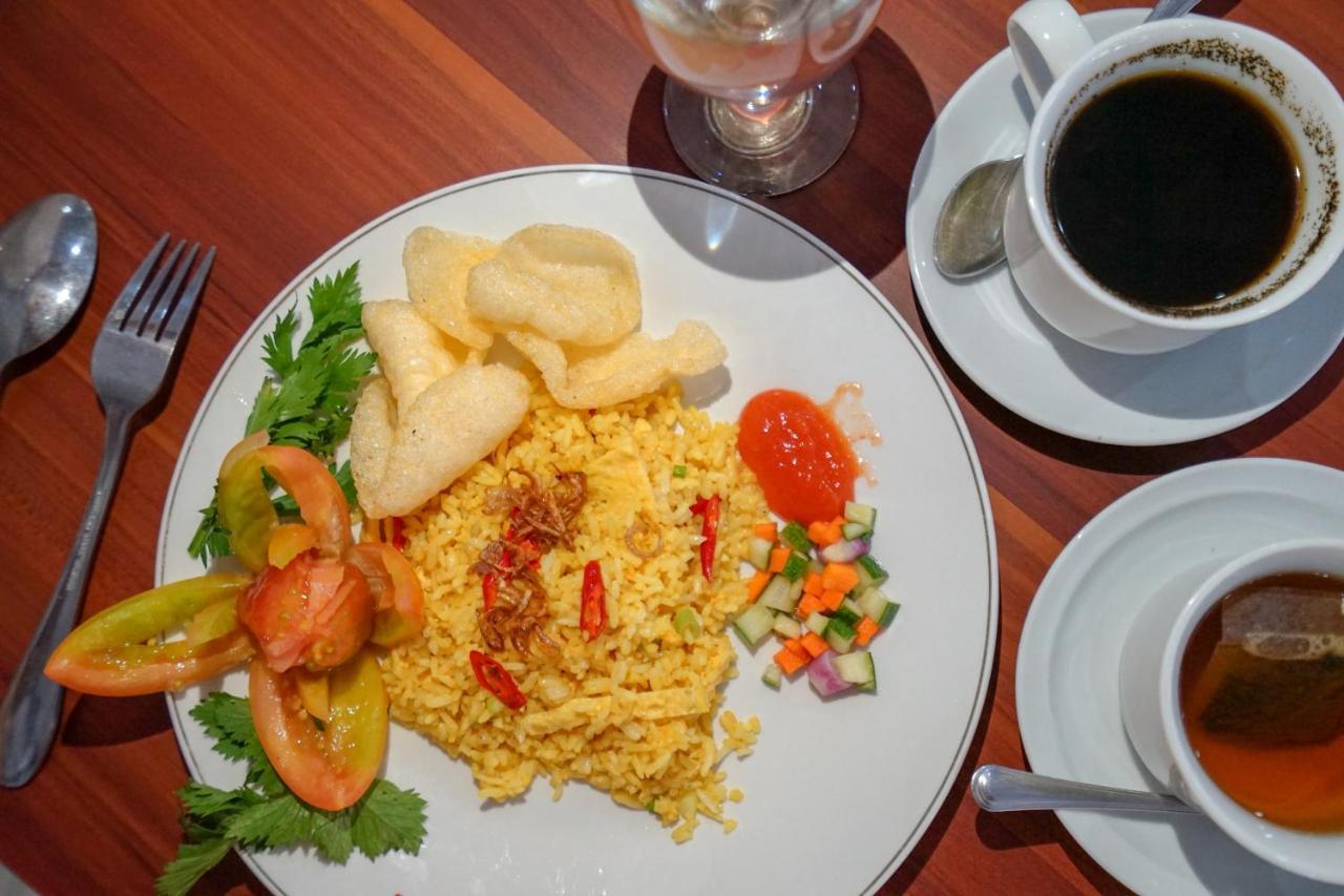 Oyo 627 Tirta Kencana Syariah Hotel Pekanbaru Luaran gambar