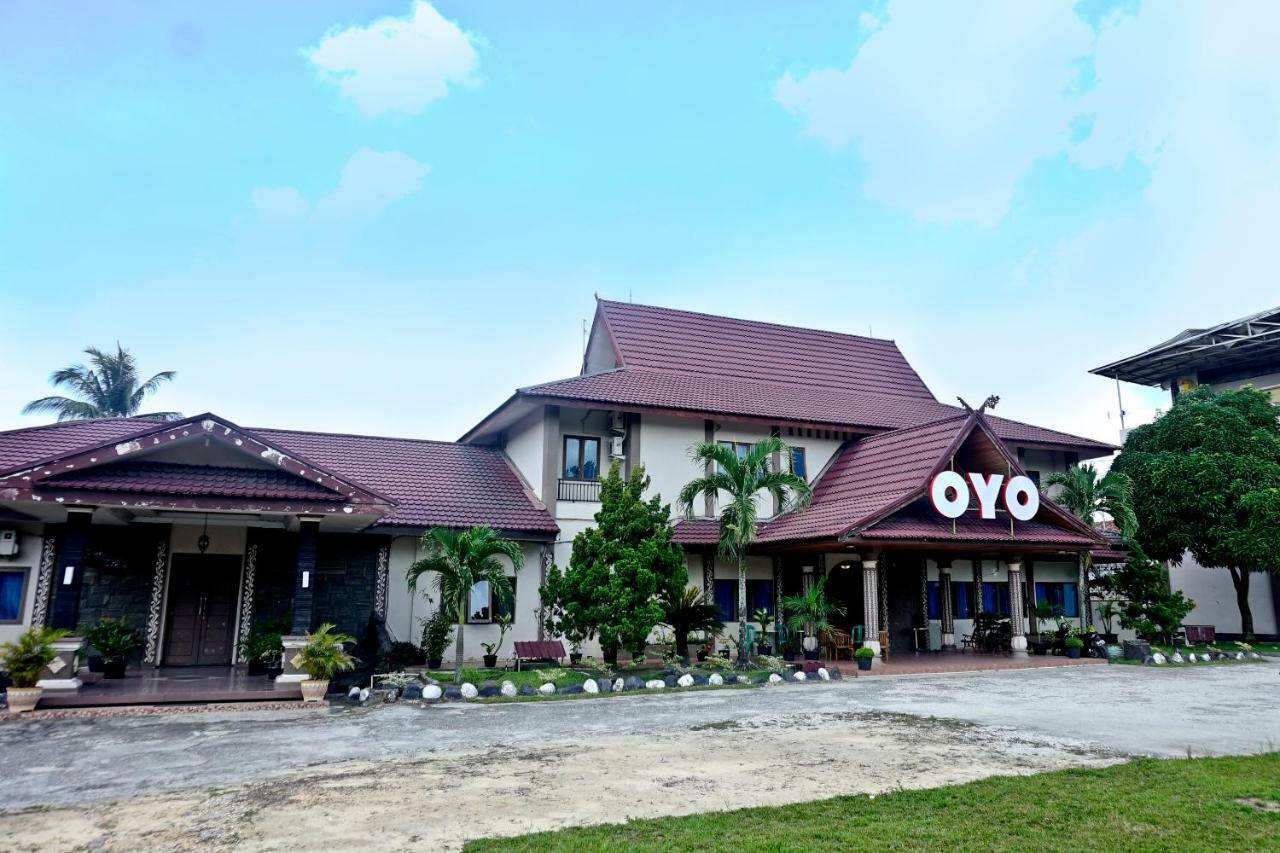 Oyo 627 Tirta Kencana Syariah Hotel Pekanbaru Luaran gambar