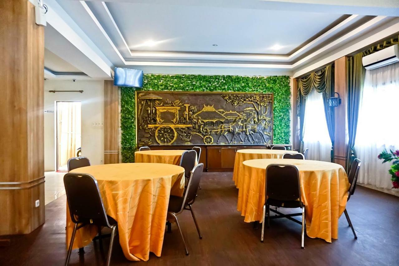 Oyo 627 Tirta Kencana Syariah Hotel Pekanbaru Luaran gambar