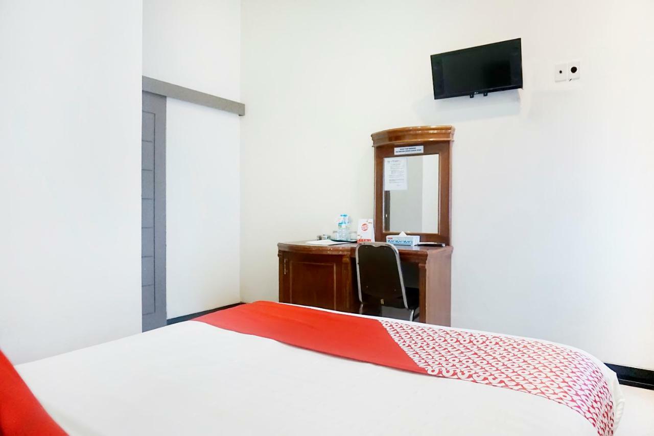 Oyo 627 Tirta Kencana Syariah Hotel Pekanbaru Luaran gambar